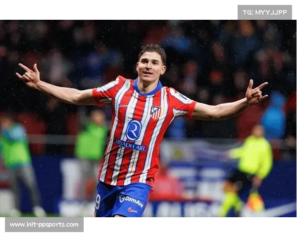 西蒙尼4-4-2变阵强调中场绞杀与快速转换,阿尔瓦雷斯获多次机会 西蒙尼4-4-2变阵强调中场绞杀与快速转换,阿尔瓦雷斯获多次机会