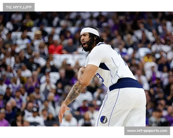 独行侠主场球迷为弗拉格纪录欢呼